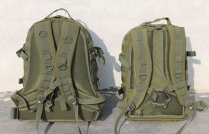 Вид со спины: слева - штурмовой ранец, справа - малый штурмовой ранец