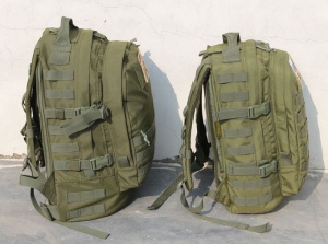Вид сбоку: слева - штурмовой ранец, справа - малый штурмовой ранец